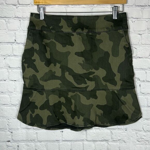 White House Black Market Dresses & Skirts - White House Black‎ Market Camo Skirt Sculpt Fit size 6 NEW